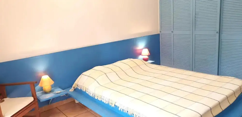 Studio in Saint-pierre, With Enclosed Garden and Wifi