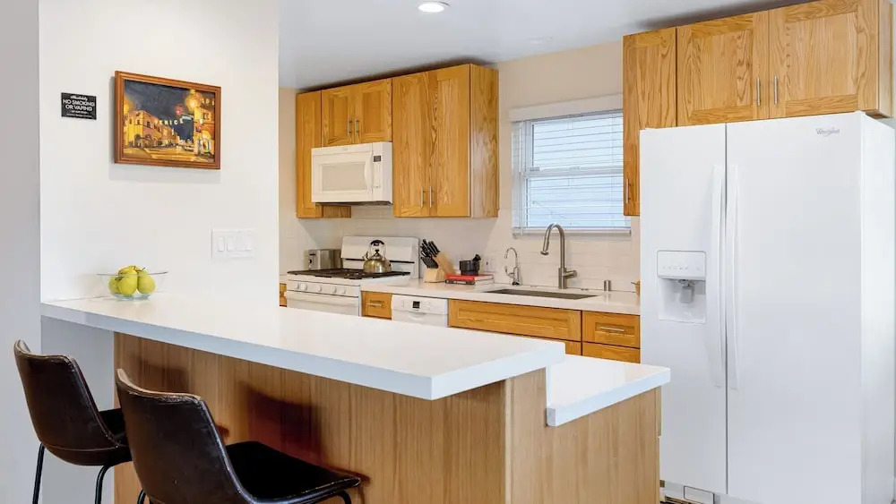 Sunny Venice Beach Home With Open Living & Walkability to Abbot Kinney Venice Drift by Avantstay