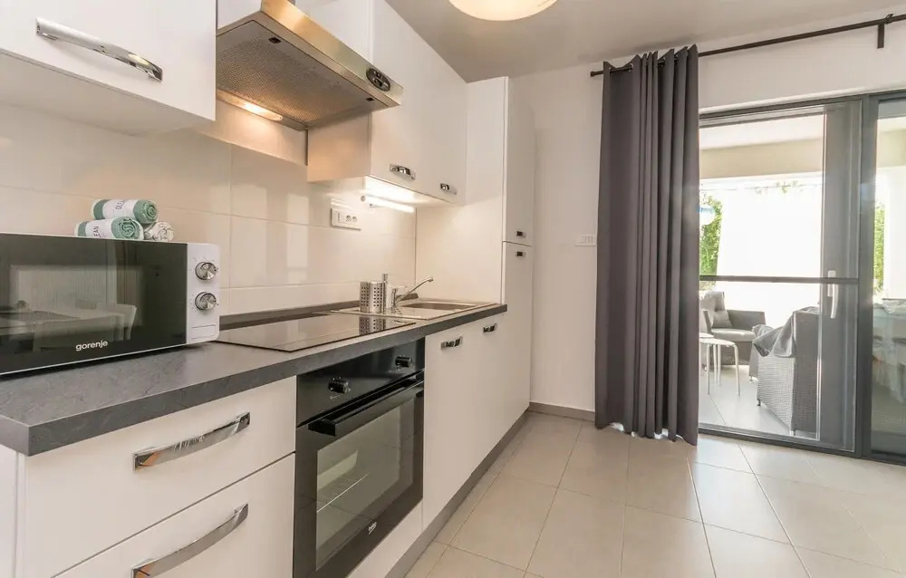 Beautiful Apartment in Sukosan With 2 Bedrooms and Wifi