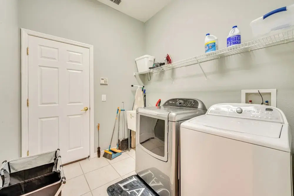 20 Mi to Disney: Family Home w Pool in Davenport