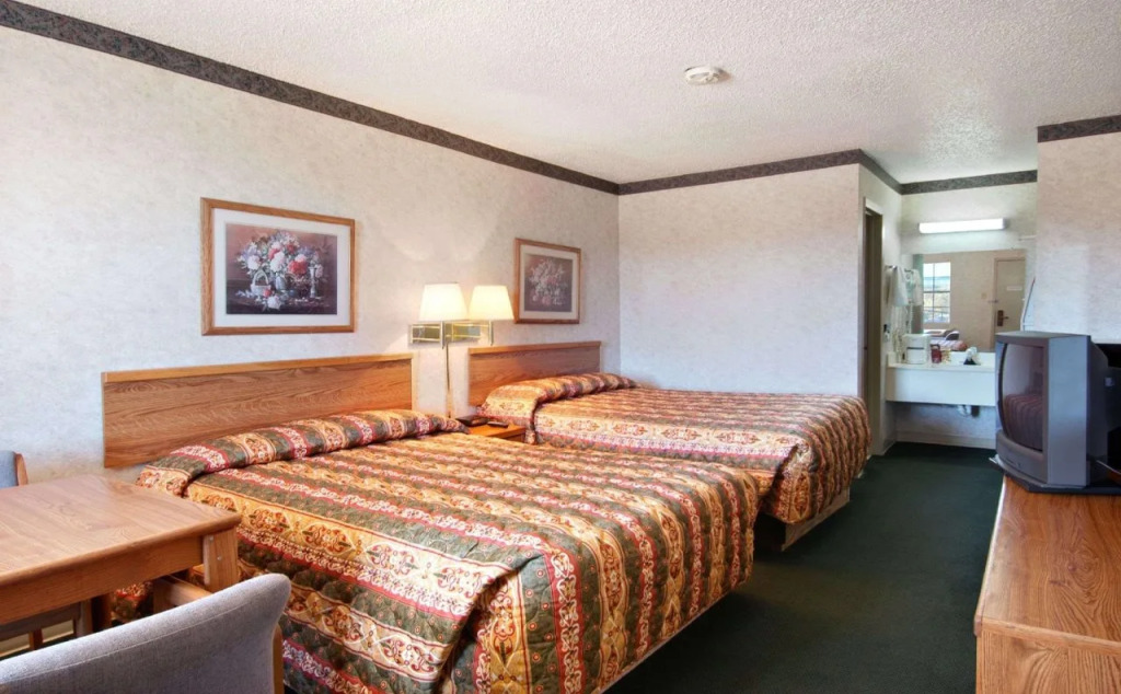 Super 8 Addison by The Galleria / North Dallas