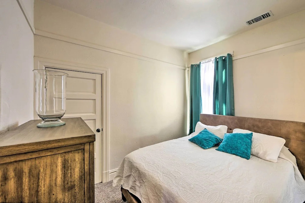 Riverside House w/ Yard ~ 1 Mi to Downtown!