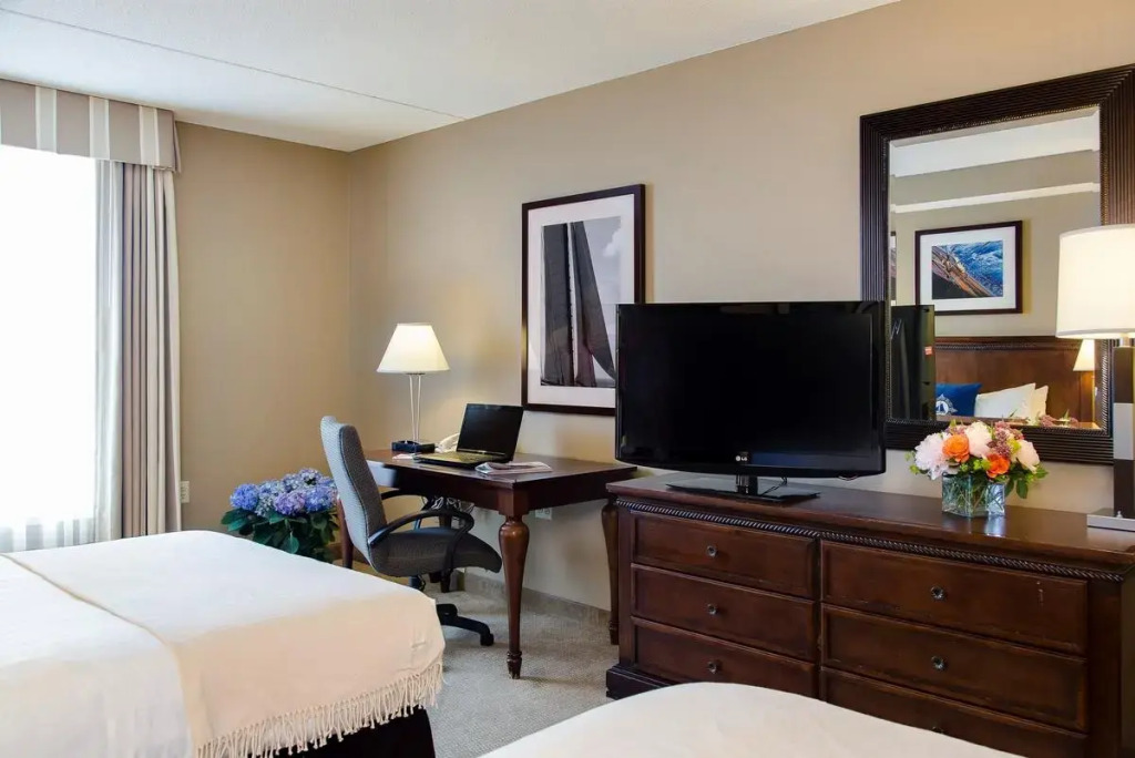 Salem Waterfront Hotel & Suites