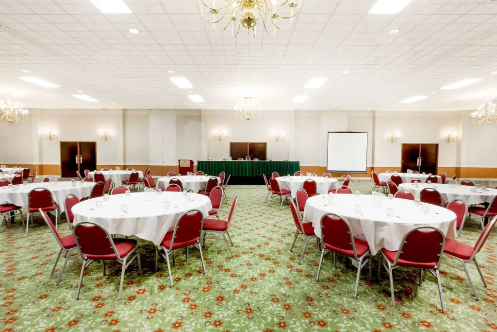 Clarion Hotel & Conference Center Lansing West