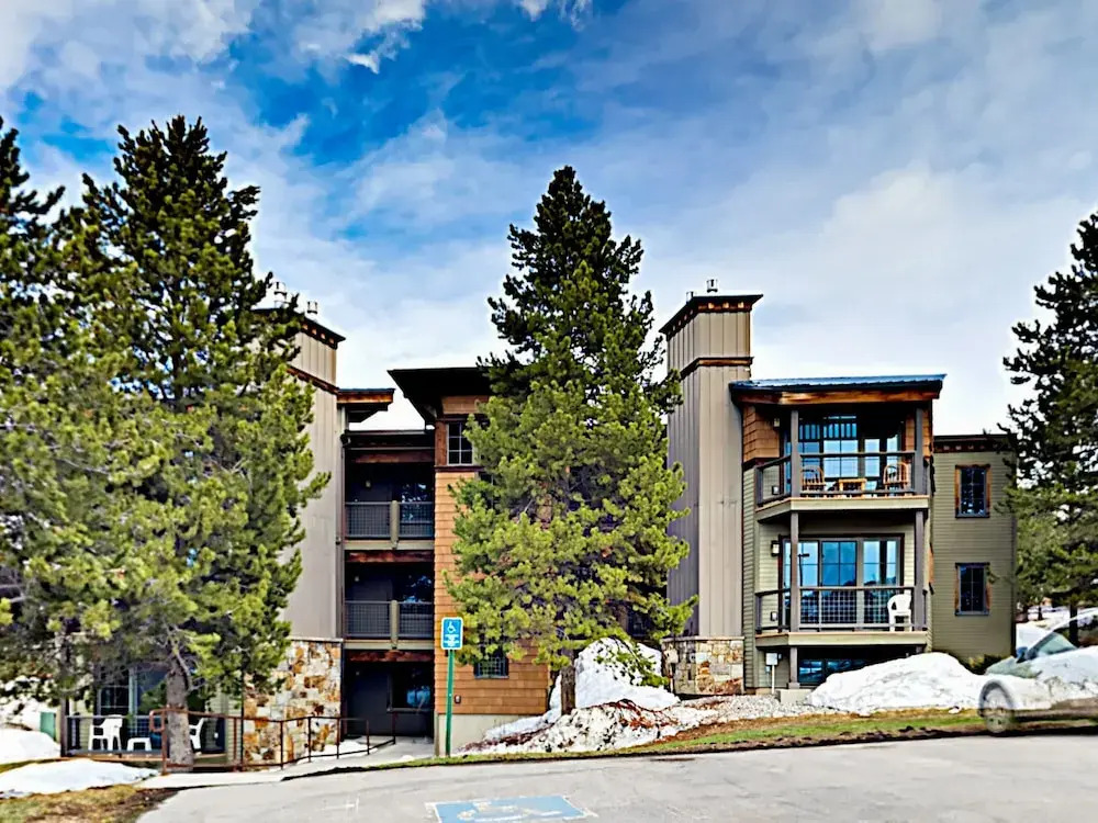 New Listing! Updated W/ Balcony & Hot Tub 2 Bedroom Condo