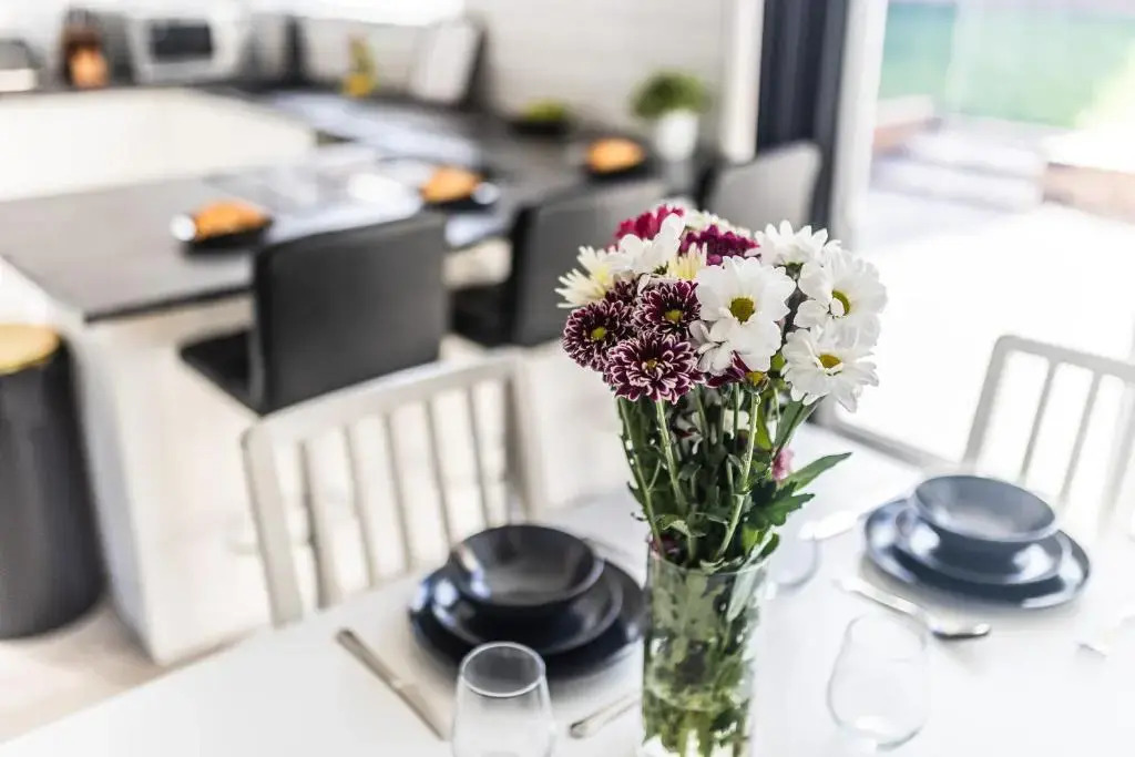 Modern 3-Bed House with Parking - Sleeps 7!