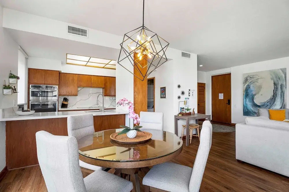Newly Renovated - Gorgeous Condo & Location - Vrkcv