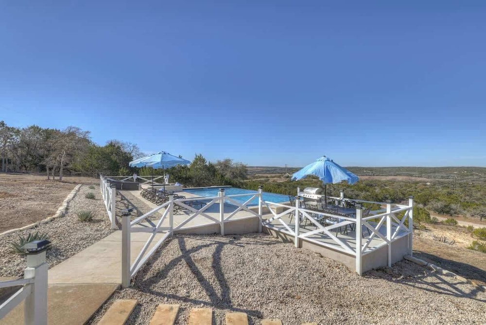 Hilltop Lux Haus With Infinitypool-hottub-pooltable