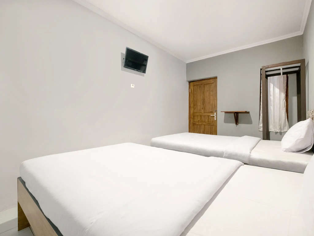 Crown Residence Hotel near Tugu Yogyakarta RedPartner