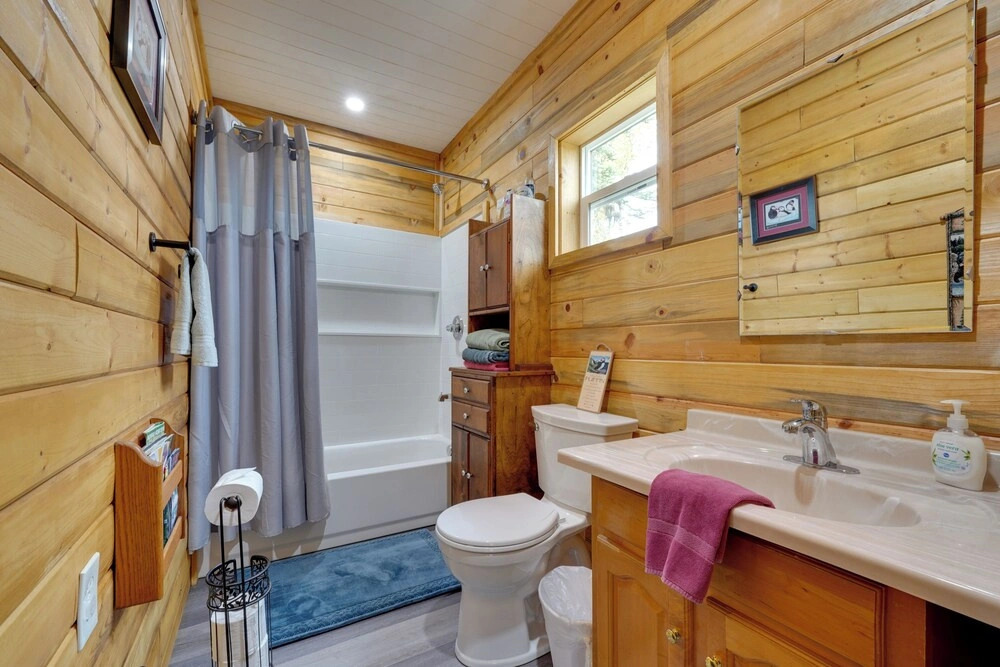3-cabin Base w/ Lake Access: Dogs Welcome