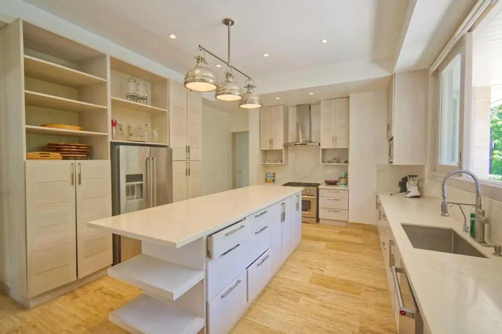 Modern Villa With Ocean View and Service Staff