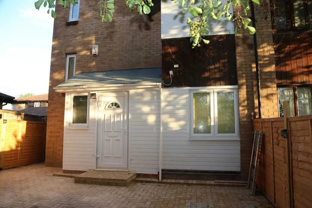Budget Ensuite Room in Thamesmead