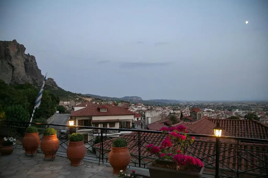 Under the rocks meteora panoramic view villa
