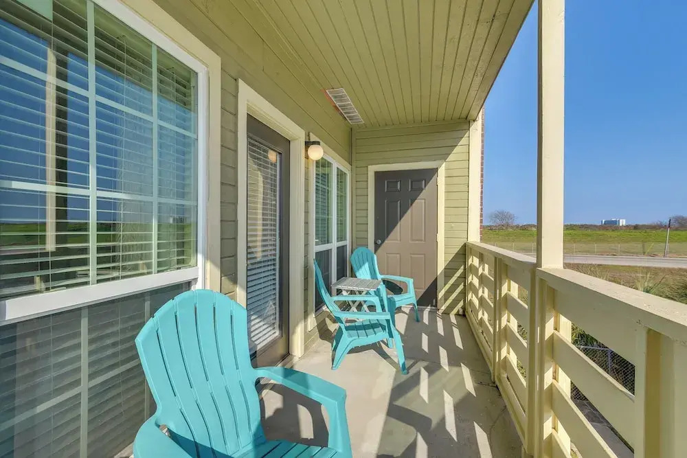 Great Location! Quiet Galveston Gem 1 Mi to Shore