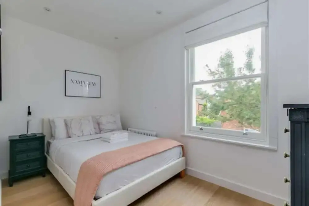 The Imperial Wharf Retreat - Modern 3BDR in Fulham with Rooftop Terrace