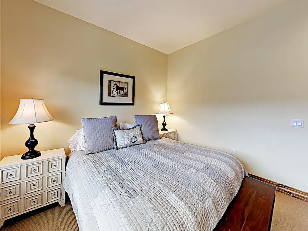 New Listing! The Valley: Luxe Ski-in/ski-out 3 Bedroom Condo