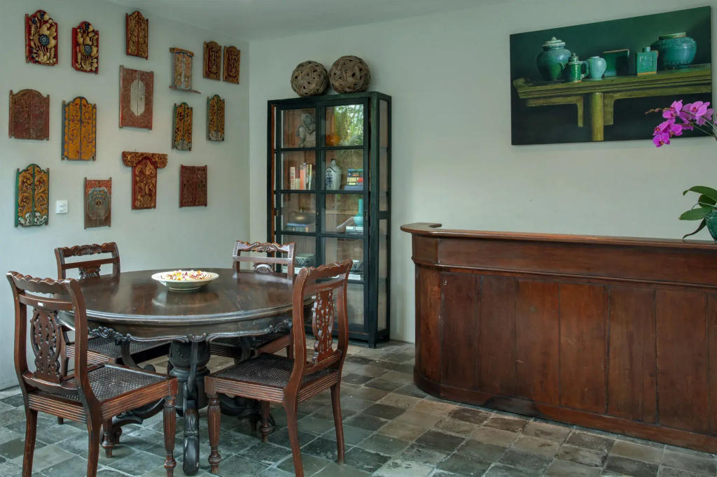 Room & Vespa 3 - Relaxing Stay Center Seminyak