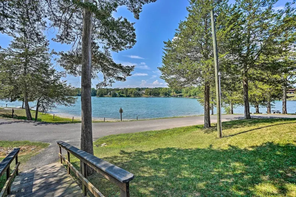 Fire Pit, Deck & Water Views: Athens Home!