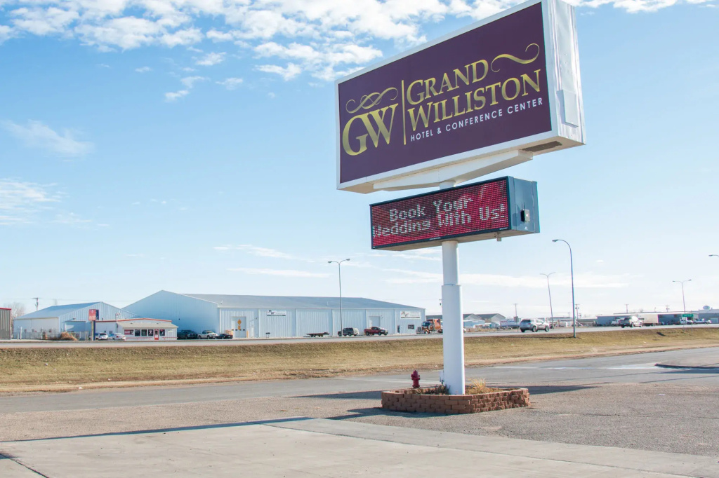 Grand Williston Hotel and Conference Center