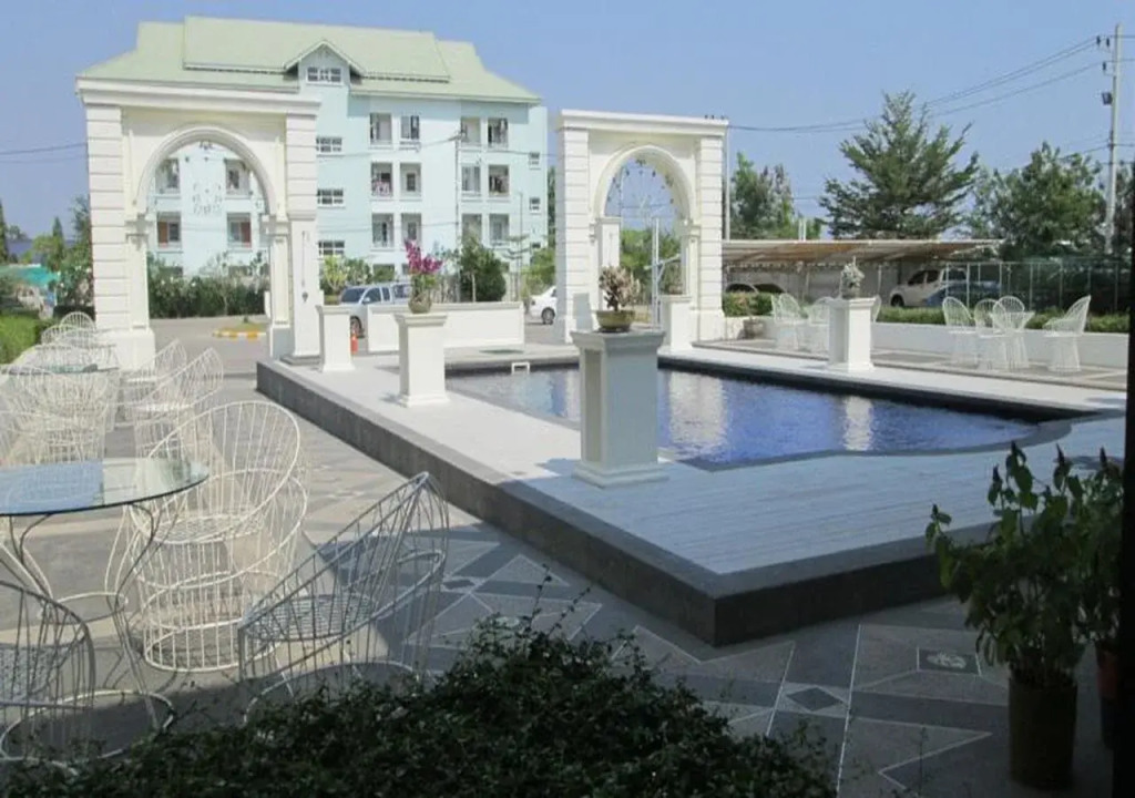 Hotel B