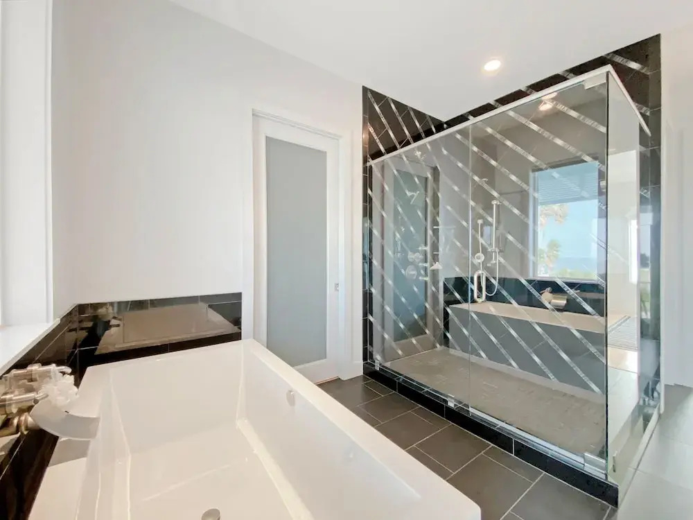 1893bays 5 Bedroom Home