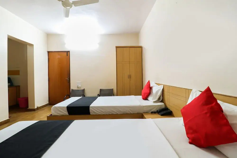 Capital O 62901 Online Suites by Shanthiniketan Homes
