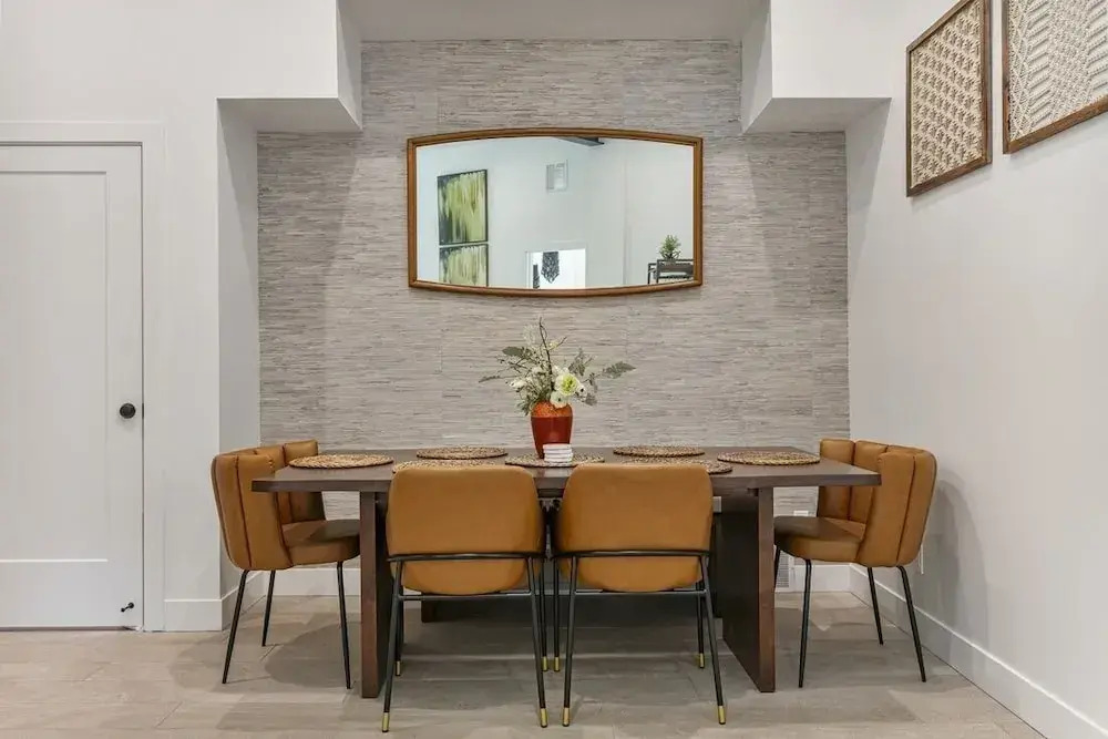 9005B - Luxury Two Bedroom + Den 2 Home