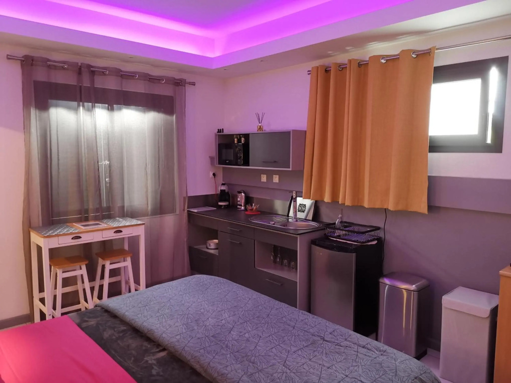 Hostal 170 Room 14 Service Appartement