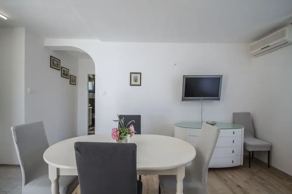 Opera Apartments and studio