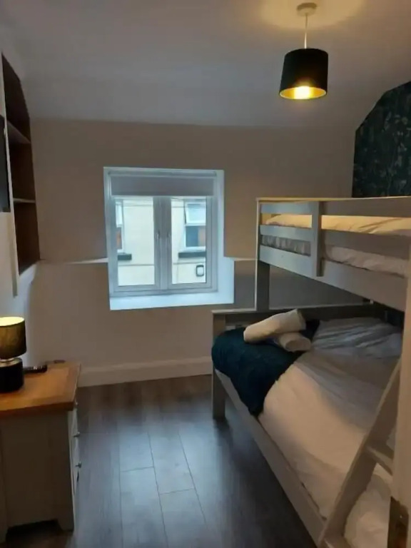 7 Eyre Square Lane