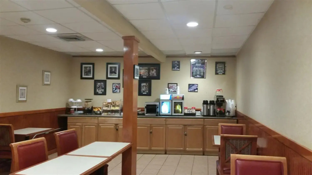 Americas Best Value Inn Foxboro