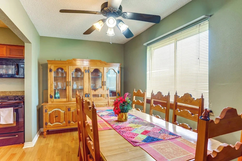 5 Mi to French Quarter: Central Nola Home w/ Decks