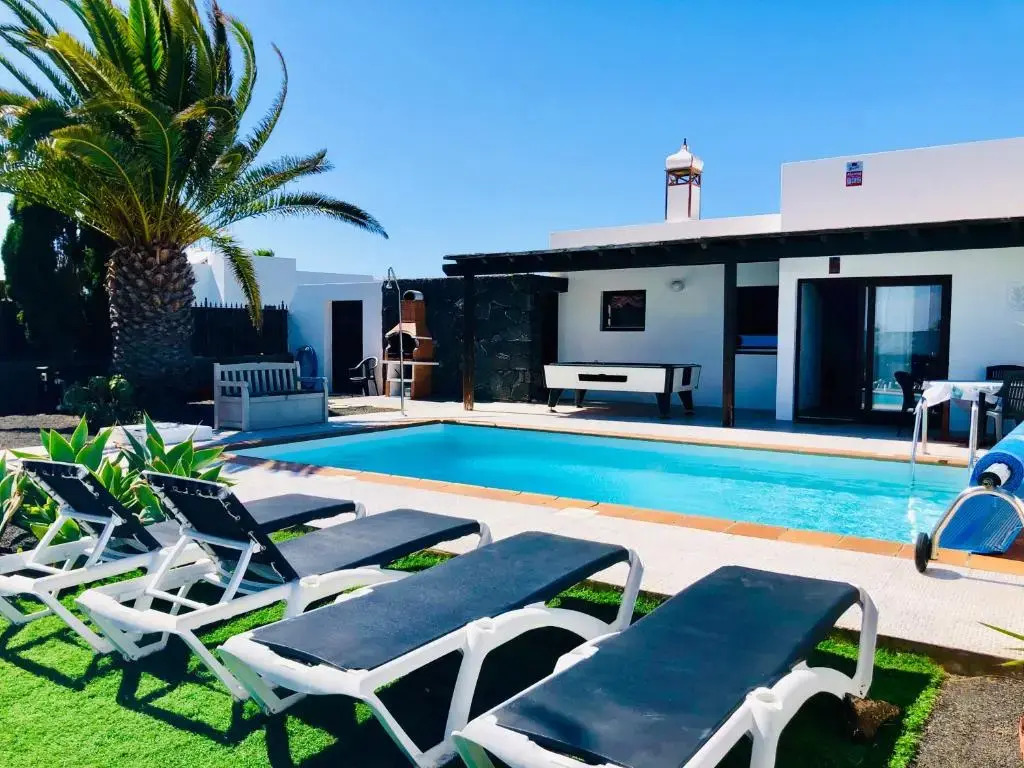 Villa Descansa with private Pool, Air-Conditioning, Sea View, Smart-TV Wifi
