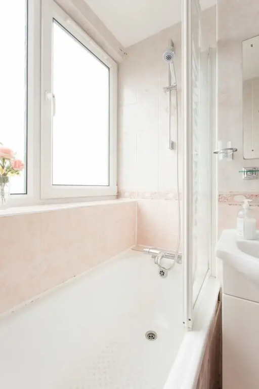 Bright Islington Apartment