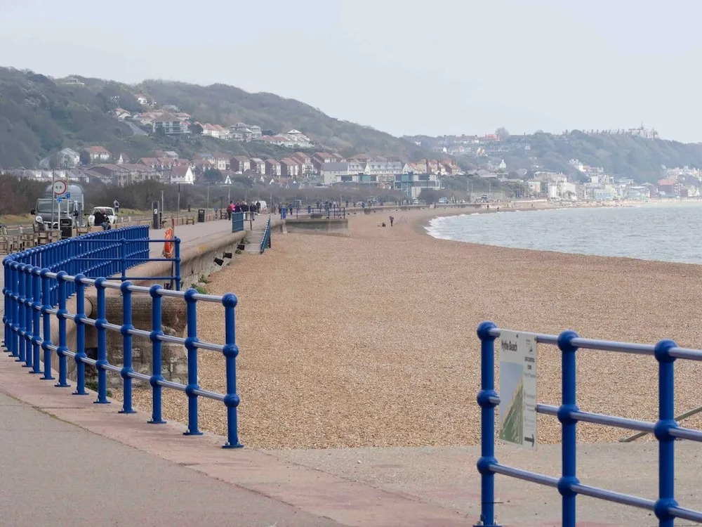 Inviting 7-bed House With sea Views in Hythe