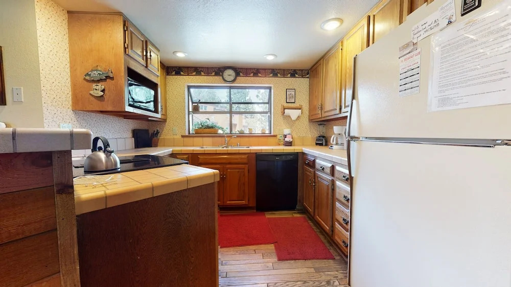 Snowflower 81 Mountain Rustic with Great Complex Amenities, On The Shuttle Route by RedAwning