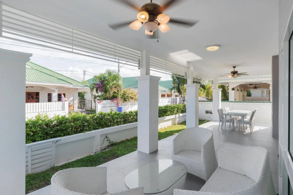 Baan Suk Sabai by Favstay