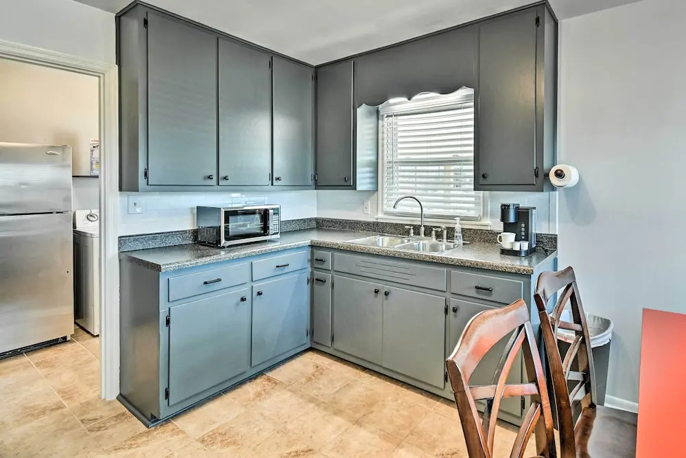 Charming Cave City Vacation Rental w/ Fire Pit