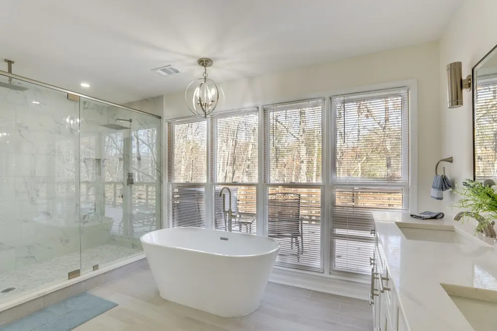 Stylish Marietta Home w/ Deck - Near Truist Park!