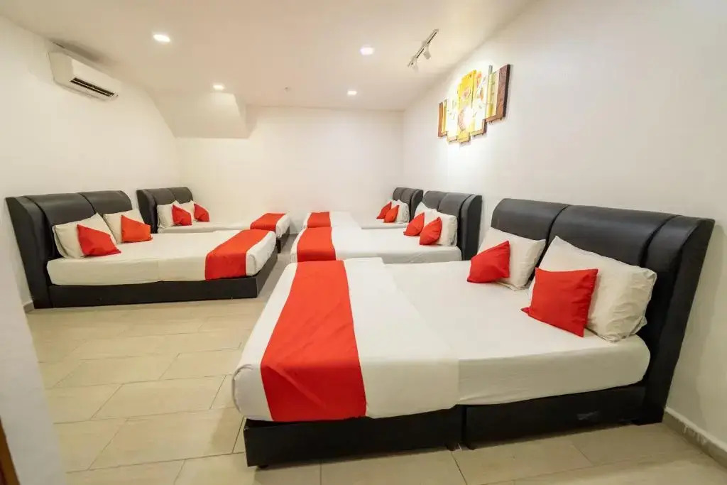 Mary J Hotel Family 10 pax room