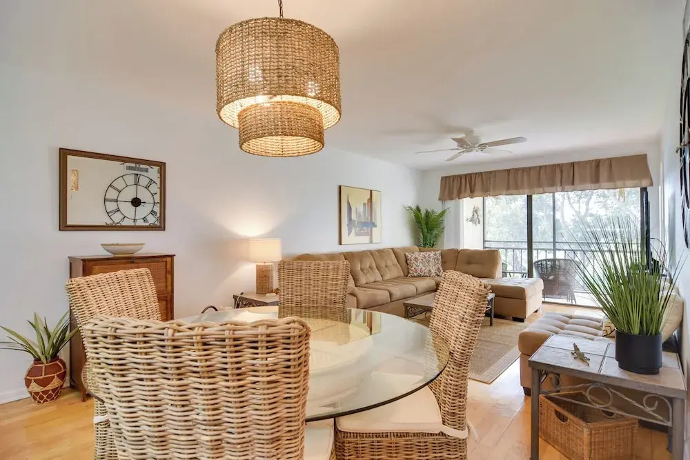 Isla Del Sol Condo ~ 2 Miles to St Pete Beach!
