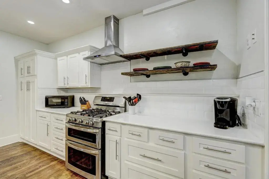 Luxury Capitol Home Sleeps 16 Office & Hot Tub