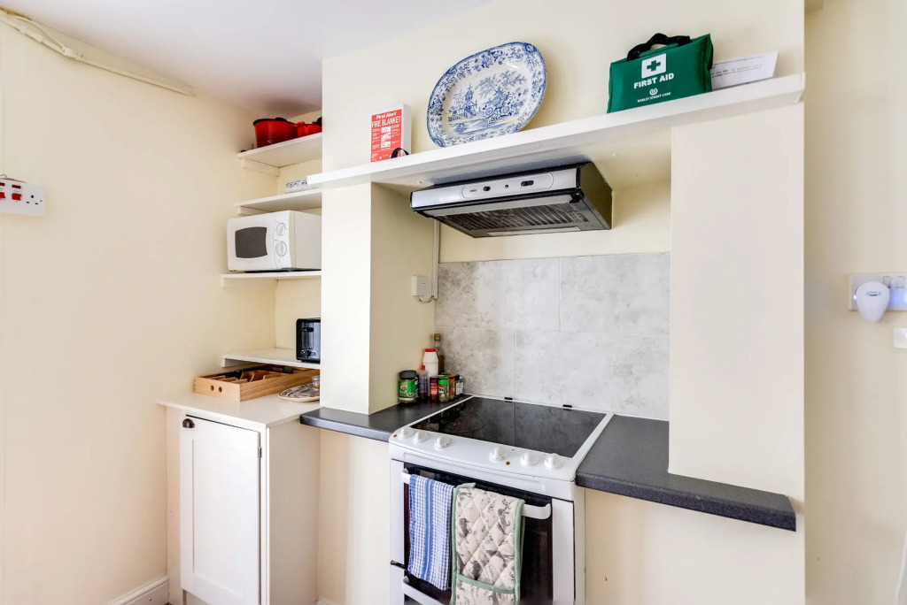 The Walton House spacious 3-Bedroom Jericho House close to City Centre
