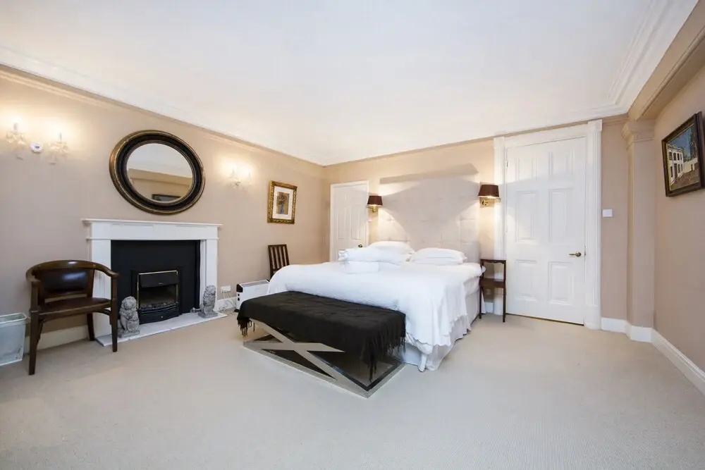 Palace Place Mansions - Elegant English Home in Kensington for Large Families