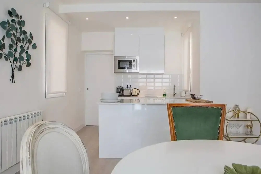 Stunning 1 bed W/sunny Terrace in Madrid Center