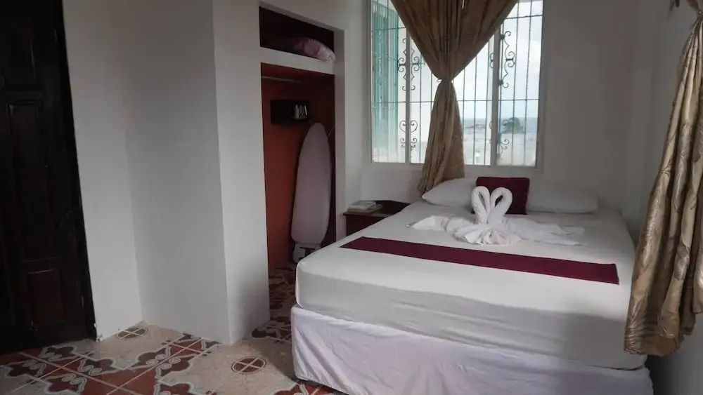 See Belize Waterside Sea View 2-bedroom Apartment w Balcony, Pool & Deck 2nd FL