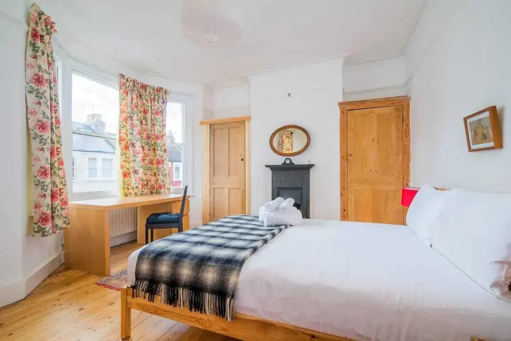 Homely and Spacious 4 Bed, up to 7 Guests, Dalston