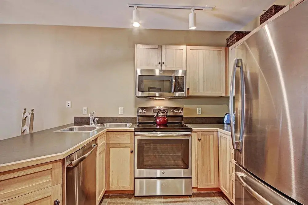8401 Buffalo Lodge by RedAwning