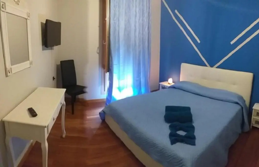 Room in Guest Room - Camera Rosa Appartamento Quadrifoglio