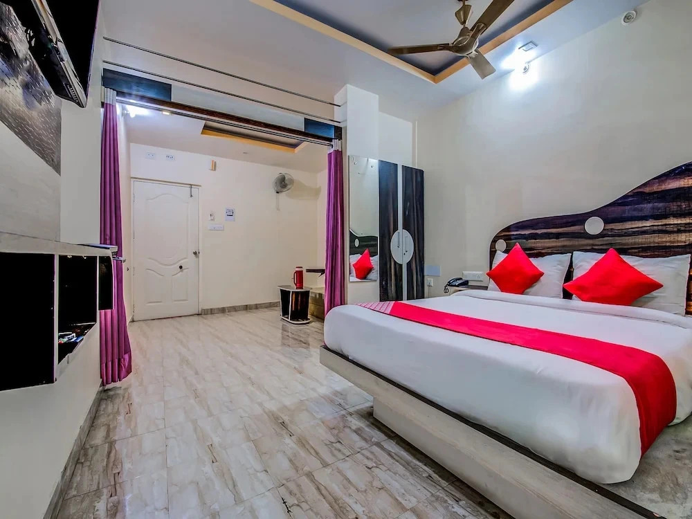 Hotel Comfort by OYO Rooms